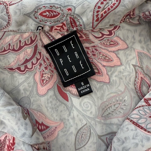 Due Per Due Silk Paisley Pattern Gray and Pink Button Down Size 6 - Picture 5 of 7